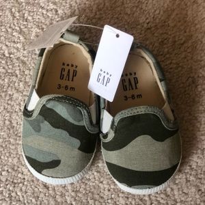 Baby Gap camo shoes- NWT